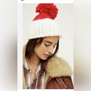 FREE PEOPLE NWT Cozy Up chunky knit Pom Beanie Hat in Red/Ivory